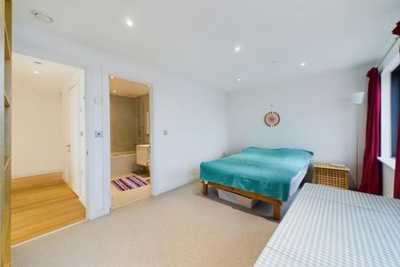 2 bedroom Flat To Let - Photo 5