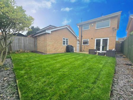 3 bedroom detached house to rent - Photo 4