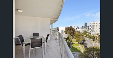 Modern Inner-City Apartment - Semi-Furnished, 6-Month Lease Only - Photo 3