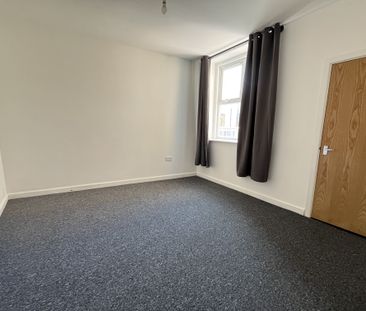 3 bed flat to rent in Old Christchurch Road, Bournemouth, BH1 - Photo 6