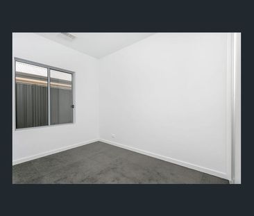 Stunning modern family home located in the desirable Dover Gardens - Photo 4