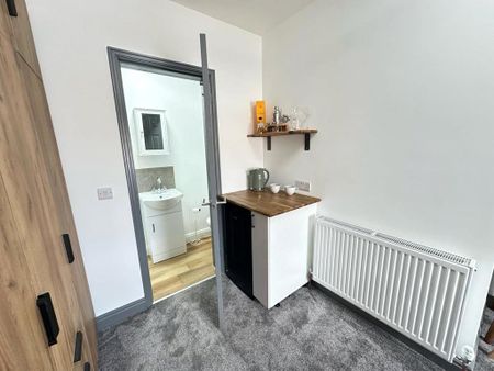1 bedroom in a house share to rent - Photo 4