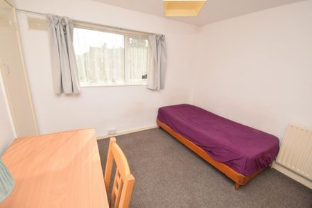 6 bedroom end of terrace house to rent - Photo 4