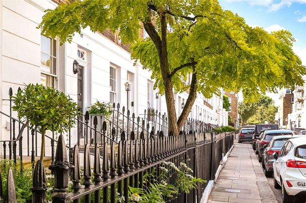 A two bedroom plus study period three storey house on a desirable residential address in the heart of Chelsea - Photo 1