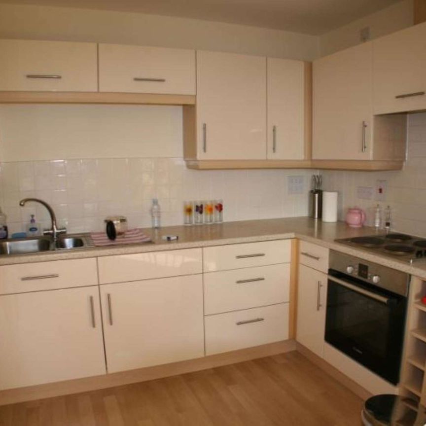 A modern first floor one bedroom apartment convenient for the railway station and city centre. - Photo 1