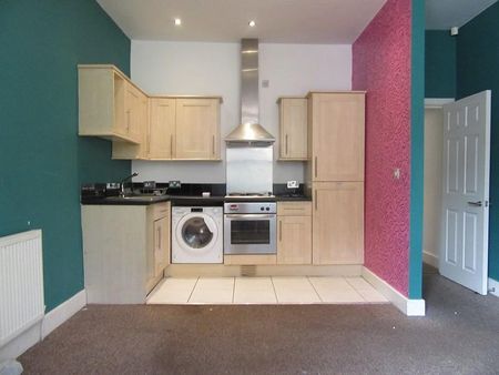 3 bedroom flat to rent - Photo 5
