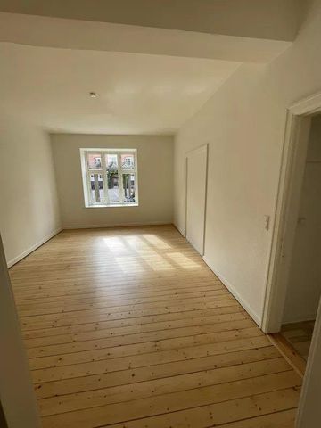 Rummelig 4-værelses lejlighed i hjertet af Aalborg - Photo 4