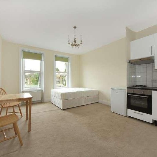 Uxbridge Road, W3 - Photo 1