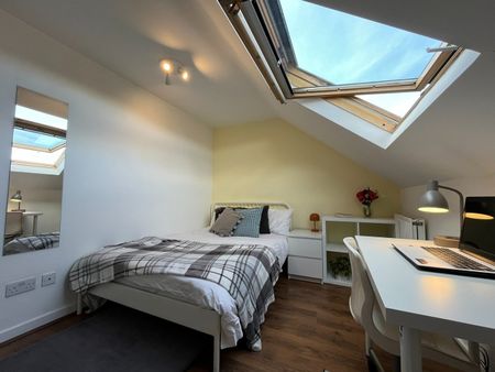 7 Bed Terraced House, Garmoyle Road, L15 - Photo 4