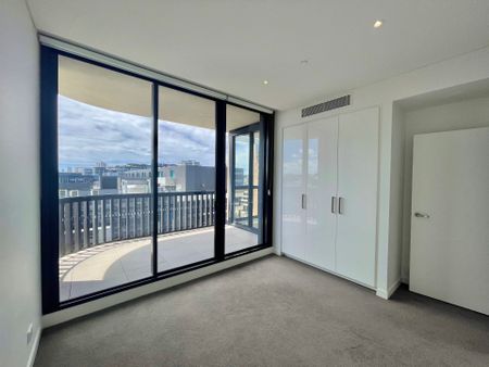 Luxury North Facing Three Bedroom with Two Car Space at Waterfall for Rent - Photo 2