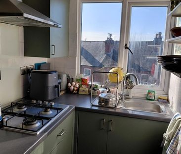 2 Bed Flat, Harehills Avenue, LS7 - Photo 4