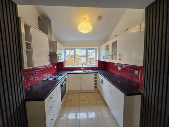 3 bedroom terraced house to rent - Photo 1