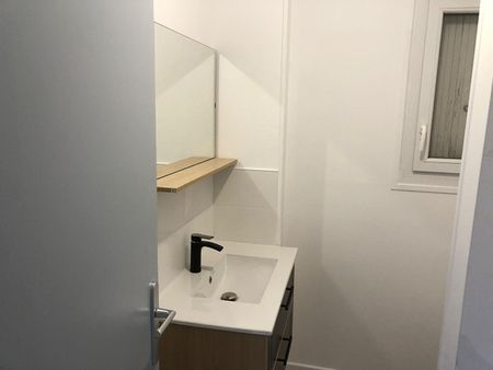 Location Appartement 1 pièce 29m² - Photo 3