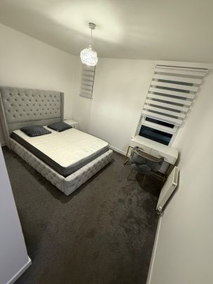 2 Bed Flat, Colonsay Close, EH5 - Photo 1