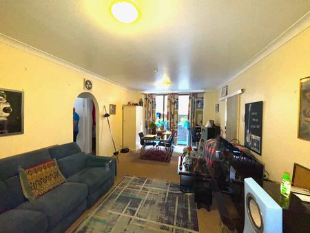 SPACIOUS 2 BEDROOM UNIT - Photo 4