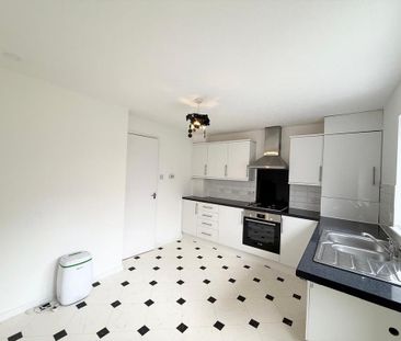 2 bedroom semi-detached house to rent - Photo 6