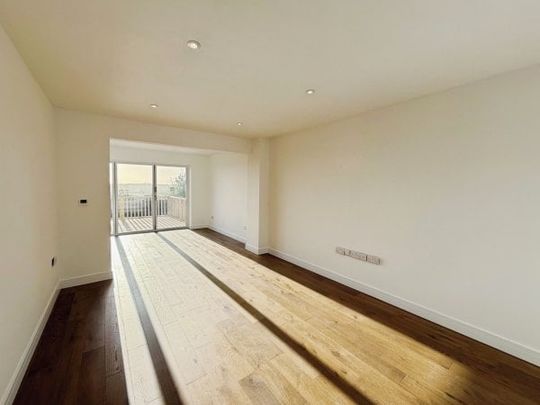 High Street, Sutton - Photo 1