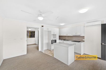 ATTENTION OVER 65'S - 1 BEDROOM UNIT IN PENINSULA VILLAGE - Photo 2