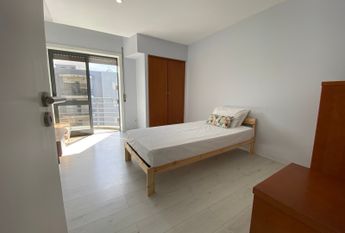 4 bedroom flat - central location (Belgian Tavern Area)