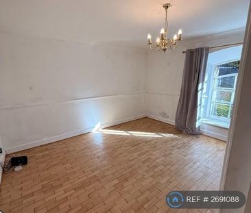 1 bedroom in a flat share to rent - Photo 1