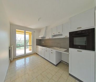 Location Appartement 4 pièces 93m² ROMANS SUR ISERE 26100 - Photo 3