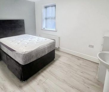 1 bedroom in a house share to rent - Photo 3