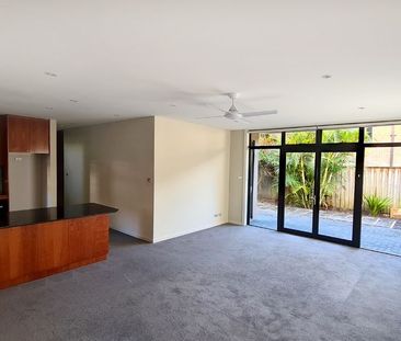 Executive Living - Sensational Townhouse in the Heart of Drummoyne - Photo 5