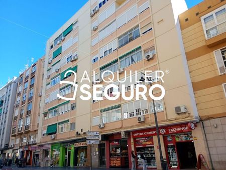 Alquiler de piso en Calle Armengual de la Mota - Photo 4