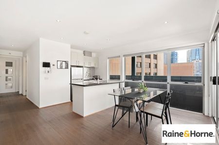 Stunning TOP FLOOR apartment with MCG VIEWS - Photo 4