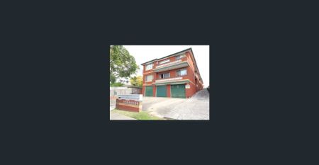 Two bedroom unit with lock up garage - Photo 4