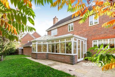 Heckfield Drive, Fleet, Hampshire, GU51 - Photo 3