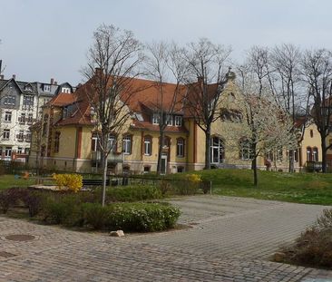 Gera, Reuß-Park: Kuschlige 2-Raum-DG-Wohnung! (B 1.16) - Photo 1