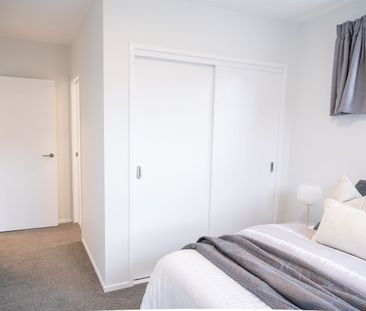 Cute, Light 2 bedroom 2 bathroom Apartment - Photo 4