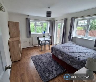 1 bedroom in a house share to rent - Photo 1