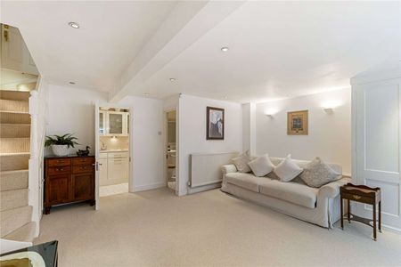 Bright, spacious lower ground floor studio apartment in the Peterborough Estate in the heart of Parsons Green. - Photo 5