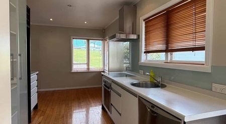 Conveniently located - Photo 4