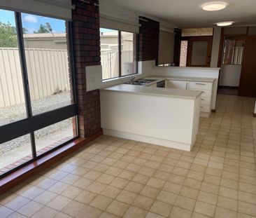 NEW KITCHEN - WALK TO SHOPS & BUS - Photo 3