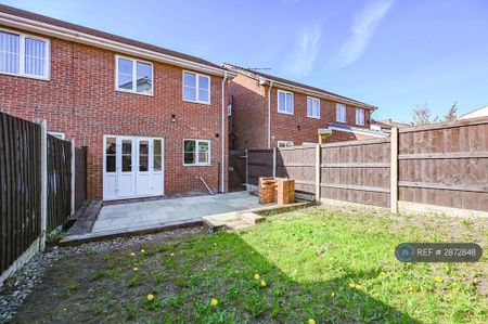 3 bedroom semi-detached house to rent - Photo 4