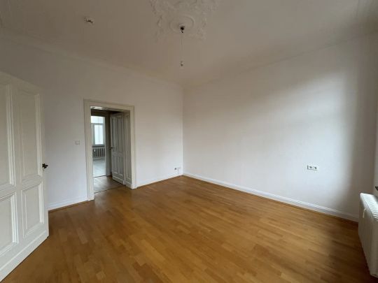 2-Zimmer Altbau mit Balkon zum Verlieben: Renoviert in Pempelfort! - Photo 1