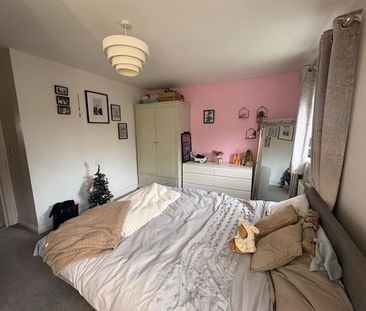 4 bedroom semi-detached house to rent - Photo 6