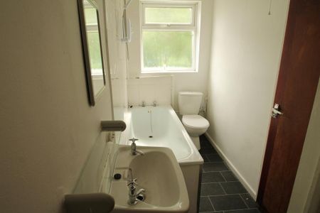 2 bedroom terraced house to rent - Photo 5