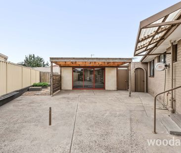 Neat & Spacious Home in Prime Location - Photo 5