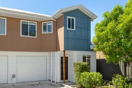 Smart, Low-Maintenance Townhouse - Photo 2