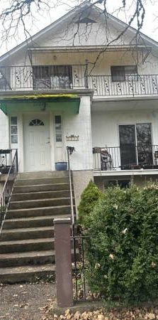 upper floor /in Grandview Woodland -2650$ - Photo 1