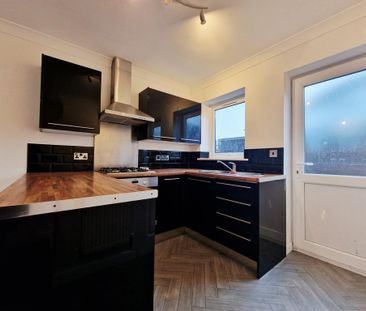 2 bedroom mews to rent - Photo 1