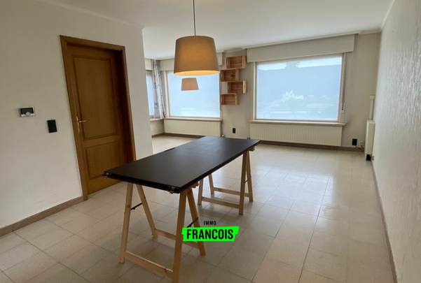 Gezinswoning met Garage Te Huur in Waregem - Photo 1