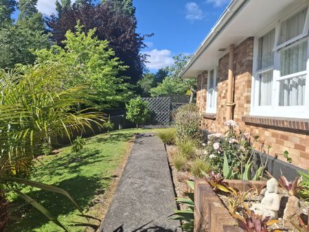 Spacious 4 Bedroom plus Family Home in Prime Location This stunning 4 bedroom, 3 bathroom home is the perfect blend of comfort and convenience, offering plenty of space for your family to grow and enjoy. - Photo 4