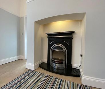 2 bedroom ground floor flat to rent - Photo 2