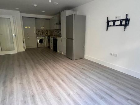 2 bedroom flat to rent - Photo 3