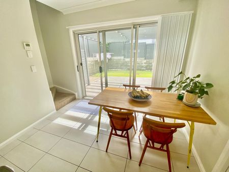 Lighthouse Beach Townhouse - Ducted Air Conditioning - Photo 3